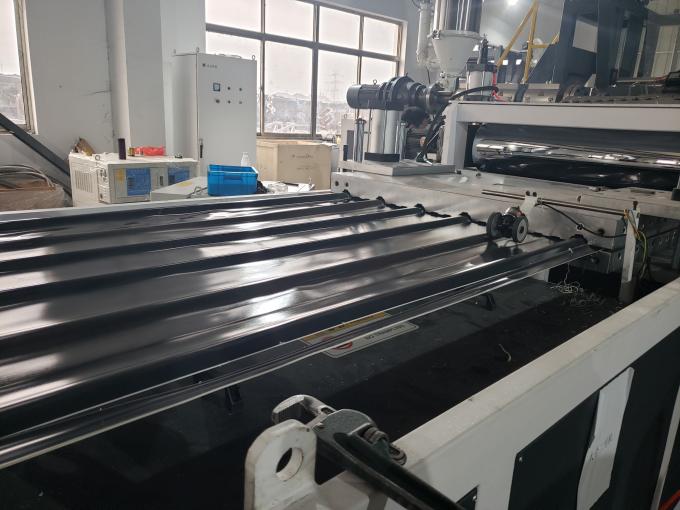 Linha de máquina de extrusão de perfis de PVC ASA 350 kg/h 1