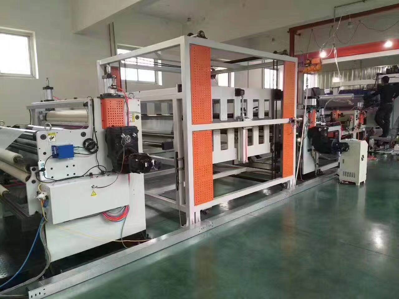 Últimos blogs da empresa sobre Soluções de coextrusão multicamadas: adicionar funcionalidade à sua linha de extrusão de folhas PC/PMMA