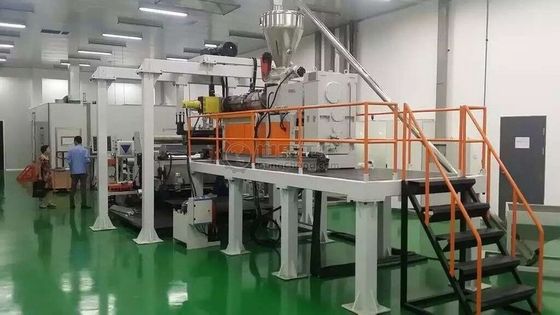 comprar Extrusora de dois parafusos de alta capacidade e poupança de energia com sistema de desgaseamento para linha de produção de folhas de plástico PET online manufacture