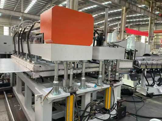 comprar Máquina de Fabricação de Placas Ocas de PC para Extrusão de Chapas de Policarbonato de 4-40mm de Espessura com Largura de 1300-2100mm e Design de Parafuso Único ou Duplo online manufacture