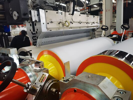 comprar Linha de extrusão de filme TPU de parafuso único com 500 kg/h de saída e largura de 1000-2000 mm para produção de filme fundido de TPU de alta qualidade online manufacture