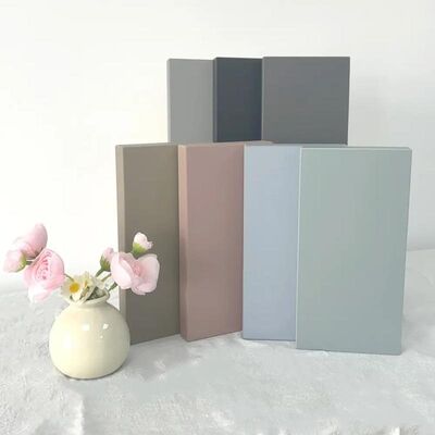 comprar Linha de extrusão de folhas decorativas PETG com 600 kg/h de produção, 0,15-2 mm de espessura e estrutura de várias camadas, produção de filme de pele mate, brilhante e brilhante online manufacture