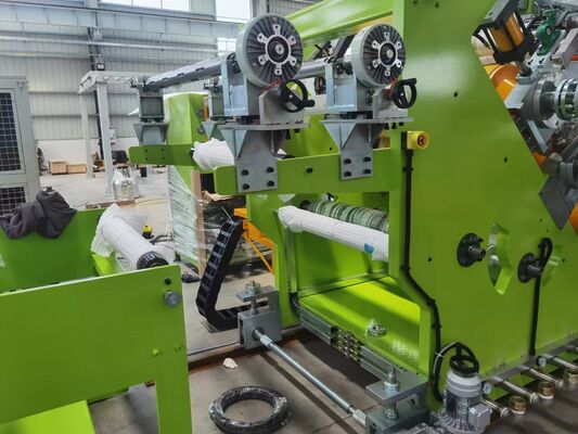 comprar Linha de Produção de Chapa Termoformada PP de Co-Extrusão de 4 Camadas com Largura de 800-1500mm e Máquina de Extrusão de Termoformagem com Saída de 300-700kg/h online manufacture