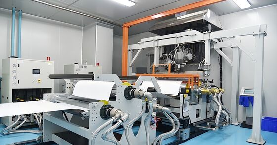 comprar Linha de extrusão de folha decorativa PETG com saída de 600KG/H e faixa de espessura de 0,2-2mm para estrutura de três camadas GAG online manufacture