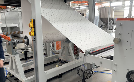 comprar Linha de extrusão de folhas decorativas PETG com saída de 600 kg/h, faixa de espessura de 0,2-2 mm e estrutura GAG de três camadas online manufacture